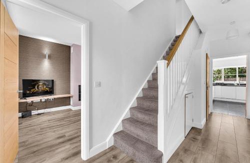Walkden Villa | Brook Meadow House, 4 bed house, Manchester