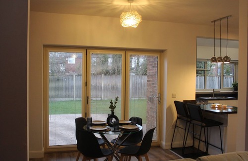 Walkden House | Brook Meadow House, 4 Bed House Manchester ¦ Business ¦ Retreat ¦