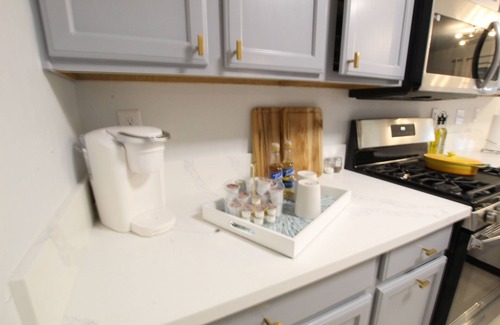 Visalia House | Brookes Guest House: Updated, Bright, Open & Airy