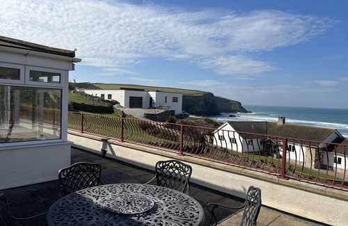 Trenance Cottage | Brookfield, lovely sea views of Mawgan Porth beach