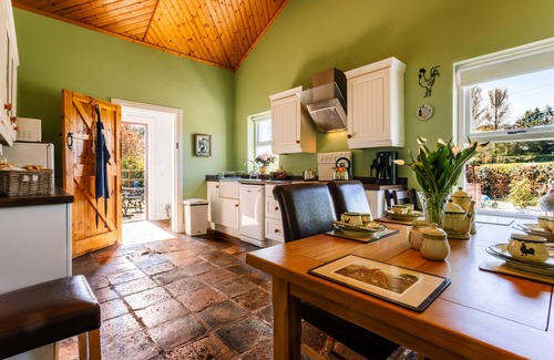 Lisburn Cottage | Brookhall HoneySuckle Cottage