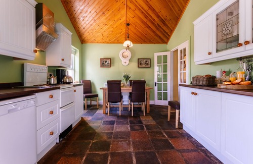 Lisburn Cottage | Brookhall HoneySuckle Cottage