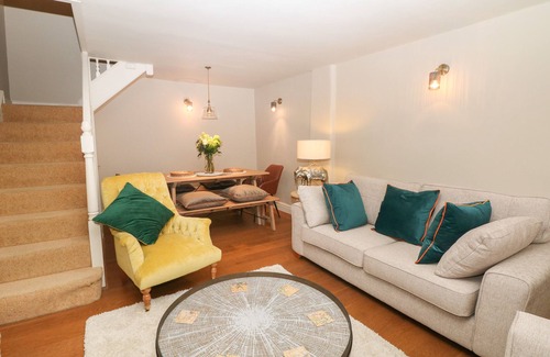 Castleton House | BROOKHOUSE, pet friendly, with open fire in Castleton, Peak District