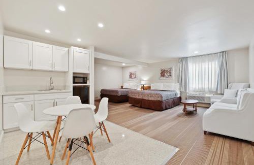 Sherwood Forest and Thistle Development Hotel | Brookhurst Plaza Inn