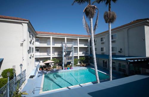 Sherwood Forest and Thistle Development Hotel | Brookhurst Plaza Inn