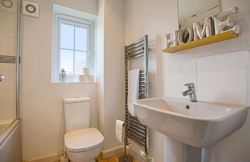 Milton Keynes House | 🌟Brookland House - Free Parking, SmartTV & Garden🌟