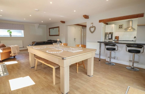 Windley Cottage | BROOKLEY BARN, pet friendly, with a garden in Duffield