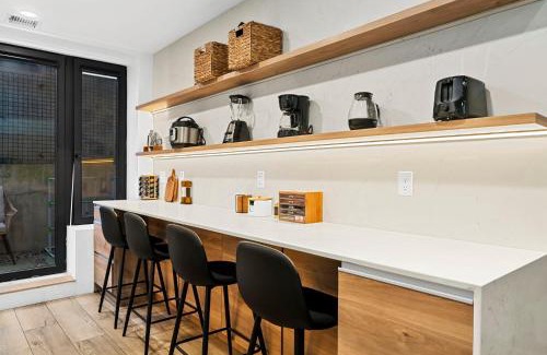 Corey Hill Apartment | Brookline LUX Apt Rooftop GameRoom Subway