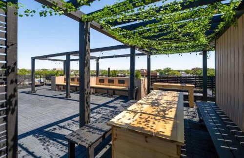 Bath Beach Apartment | Brooklyn Bay Lofts - Modern Chic Rentals with Rooftop Terrace