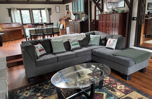 Brooklyn House | Brooklyn Bear Den: Charming 2-bedroom house