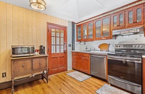 Brooklyn House | Brooklyn Bear Den: Charming 2-bedroom house