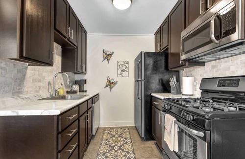 College Station Apartment | Brooklyn: First Floor, Walk to A&M, Comfy King Bed
