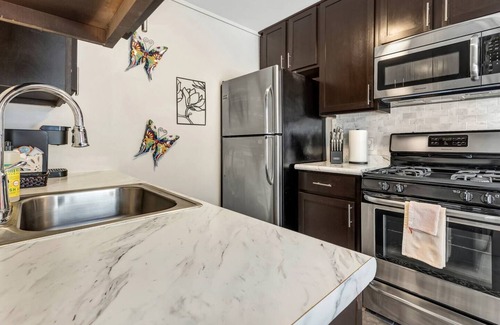 College Station Apartment | Brooklyn: First Floor, Walk to A&M, Comfy King Bed