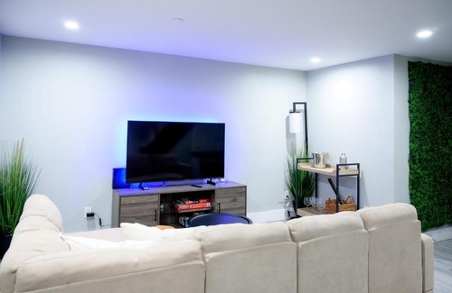 Crown Heights Apartment | Brooklyn Retreat-Ideal Getaway/Movie or Game Night