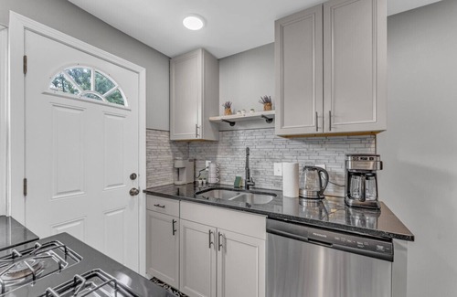Brooklyn House | Brooklyn Townhome|Updated Kitchen|Spacious Living Room|Sleeps 4