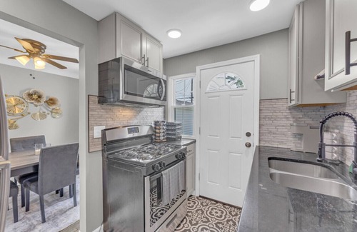 Brooklyn House | Brooklyn Townhome|Updated Kitchen|Spacious Living Room|Sleeps 4