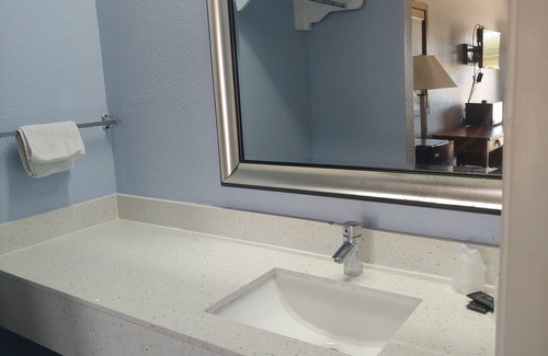 San Antonio Hotel | Brooks City Executive Inn