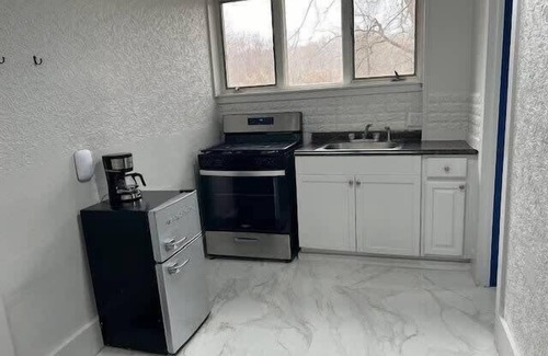 Hillsdale Apartment | Brooks Motel: Perfect Suite, Seasonal Waterviews