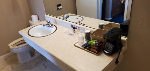 Norton Hotel | Brooks Motel