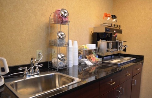Pikeville Hotel | Brookshire Inn & Suites