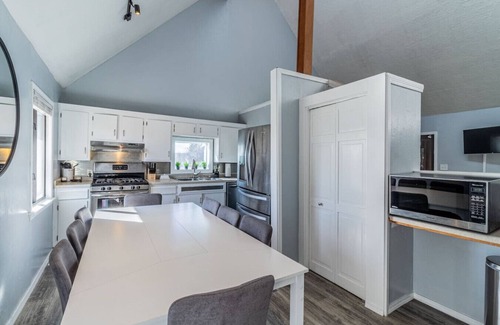 Farmington House | Brookside Bliss Centrally Located!