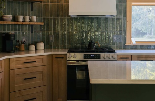 Bridgewater Corners Cabin | Brookside Cabin + Hot Tub | Woodstock & Killington