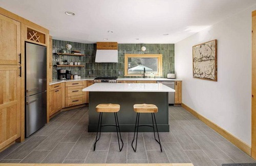 Bridgewater Corners Cabin | Brookside Cabin + Hot Tub | Woodstock & Killington