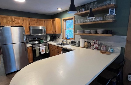 Wilmington Cabin | Brookside cabin with 3 levels and amenities near Mt Snow and Lake Whitingham