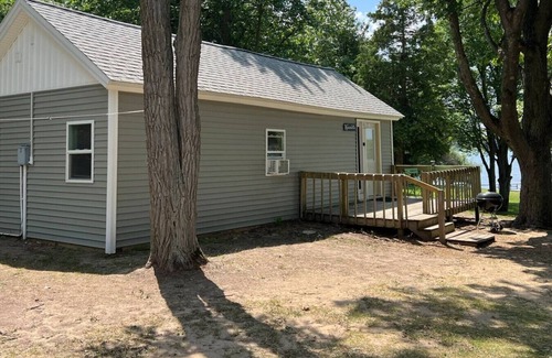 Grawn House | Brookside Cottages and Resort Wyandotte Cottage