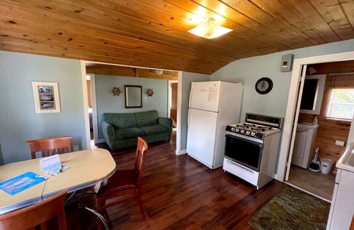 Grawn House | Brookside Cottages and Resort Northwood Cottage
