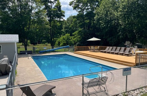 Grawn House | Brookside Cottages and Resort Dandy Cottage
