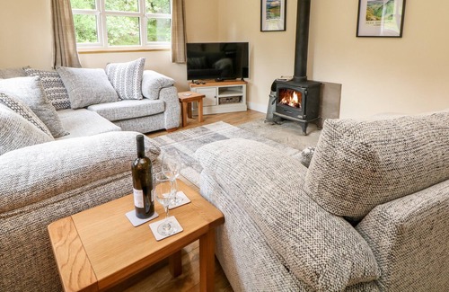 Little Hayfield House | BROOKSIDE, family friendly, character holiday cottage in Hayfield