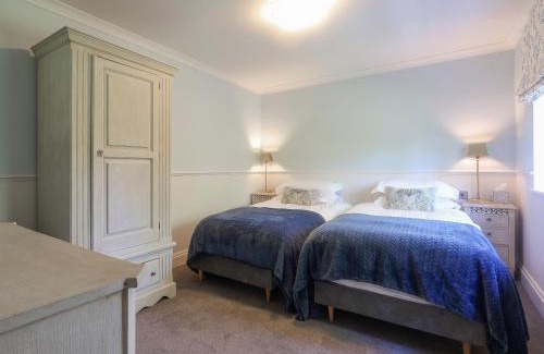 Broad Hinton House | Brookside