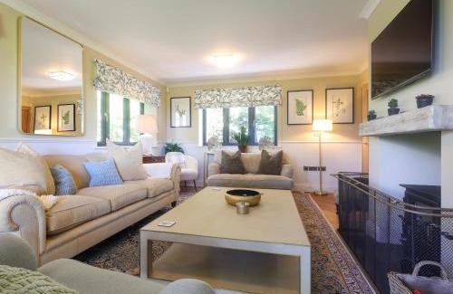 Broad Hinton House | Brookside