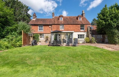 Pulborough House | Brookside House with Hot Tub, Pulborough