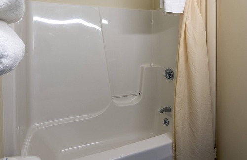 Smyrna Hotel | Brookside Inn