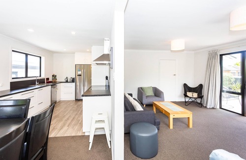 Christchurch House | Brookside - Spacious, modern home in Ilam