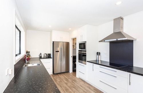 Christchurch House | Brookside - Spacious, modern home in Ilam