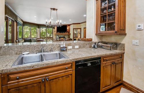 Avon House | Brookside Townhome #303