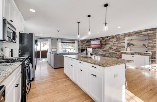 Brooklyn Center House | Brookstone Bliss - Hot tub, Pool, Games and more