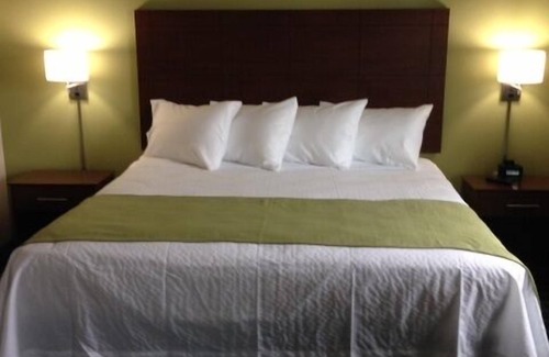 Algona Hotel | Brookstone Lodge & Suites