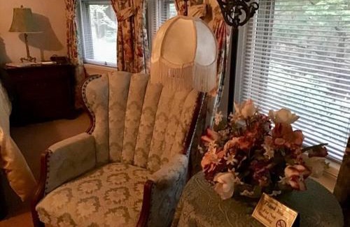 Canadensis Bed & Breakfast | Brookview Manor Inn