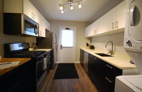 Brookwood Hotel | Brookwood Courtyard by BCA Furnished Apartments BCC2B 10 J