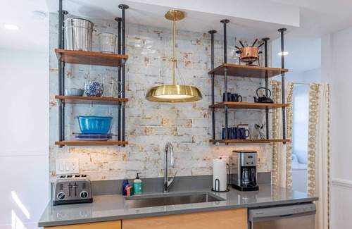 Salem House | Broom & Board