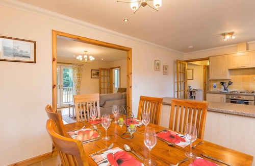 Culloden Moor Cottage | Broombank Cottage - sleeps 6 guests in 3 bedrooms