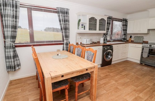 Jedburgh Cottage | BROOMBAULKS FARM BUNGALOW, pet friendly, with open fire in Jedburgh