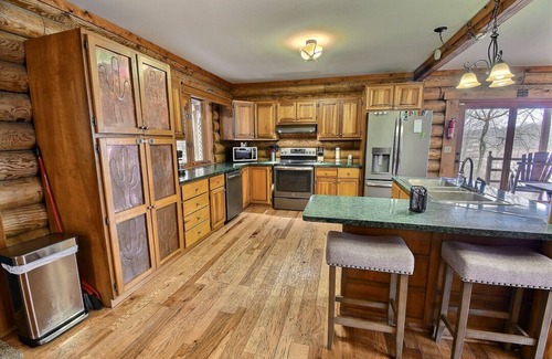 Bedford Cabin | Broomsage Cabin - Enjoy the peace of nature