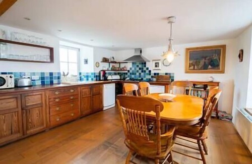 Ventry House | Brosnan's Cottage - Ventry