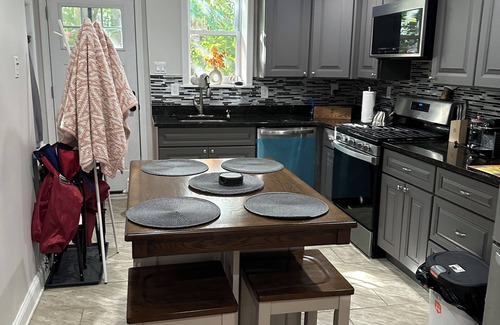 West Philadelphia House | BrotherlyLove—Charming 2-bedroom house with WiFi, AC in lovely Philadelphia