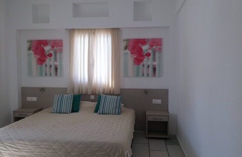 Ios Bed & Breakfast | Brothers Hotel Deluxe Double room.